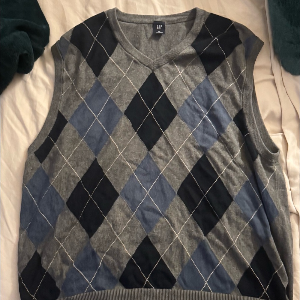 GAP Men's V-Neck Argyle Sweater Vest - Gray and Blue - Picture 5 of 6